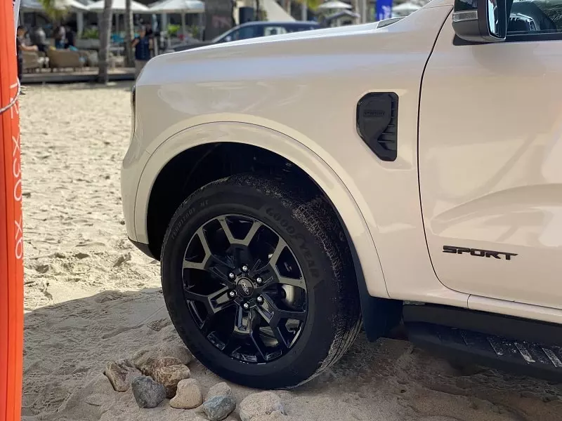 Giá lăn bánh Ford Everest SPort 2023